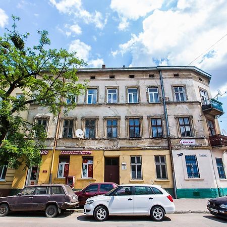 1 Bedroom Apartment Near Elizabeth'S The Cathedral Lviv Exterior foto