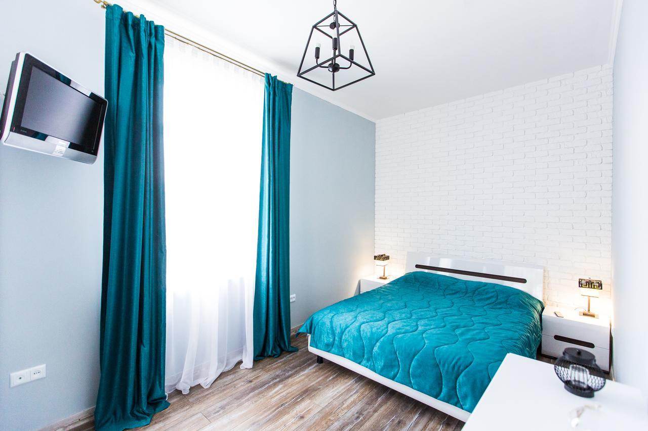 1 Bedroom Apartment Near Elizabeth'S The Cathedral Lviv Exterior foto