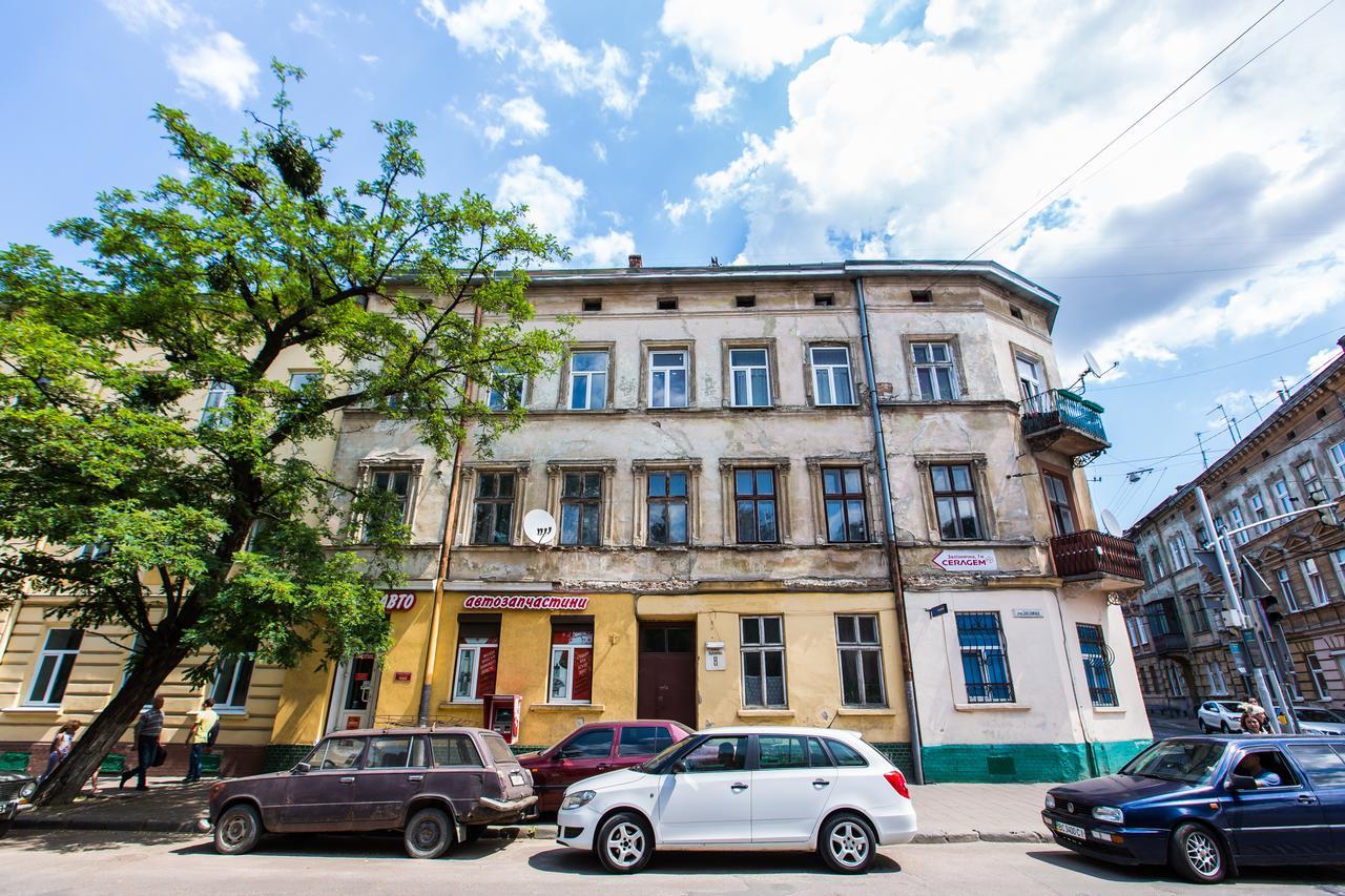 1 Bedroom Apartment Near Elizabeth'S The Cathedral Lviv Exterior foto