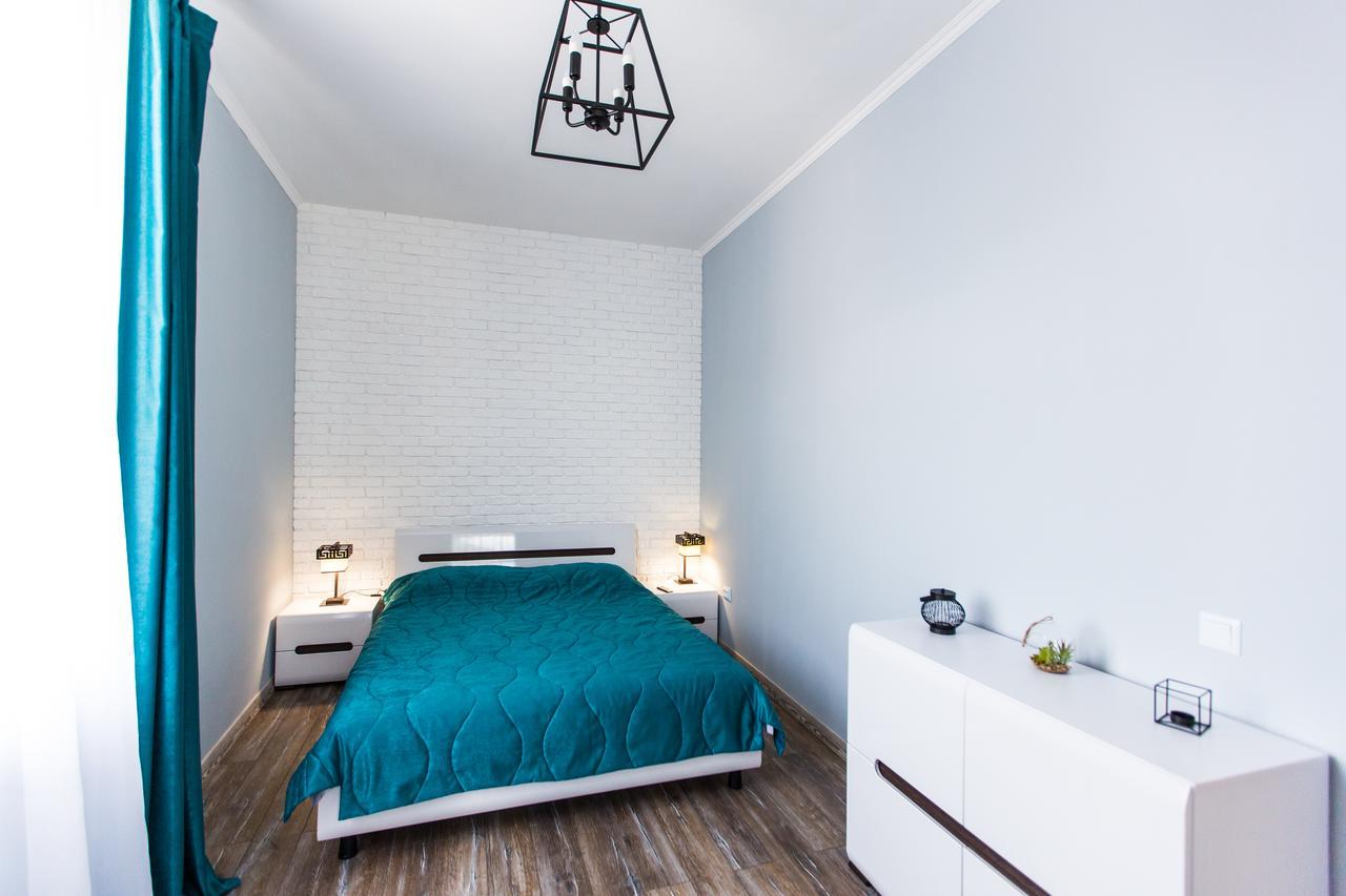 1 Bedroom Apartment Near Elizabeth'S The Cathedral Lviv Exterior foto