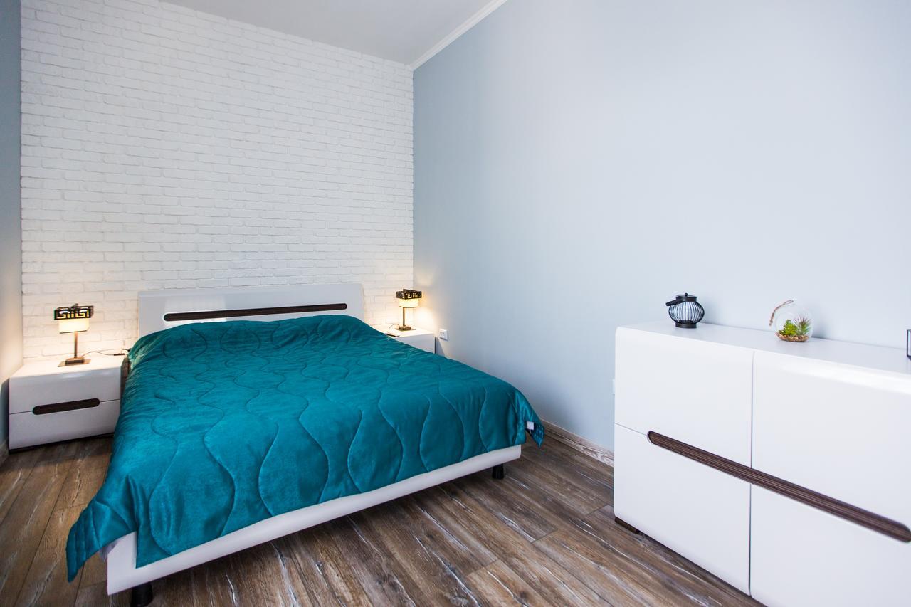 1 Bedroom Apartment Near Elizabeth'S The Cathedral Lviv Exterior foto