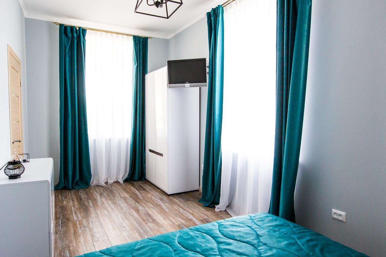 1 Bedroom Apartment Near Elizabeth'S The Cathedral Lviv Exterior foto